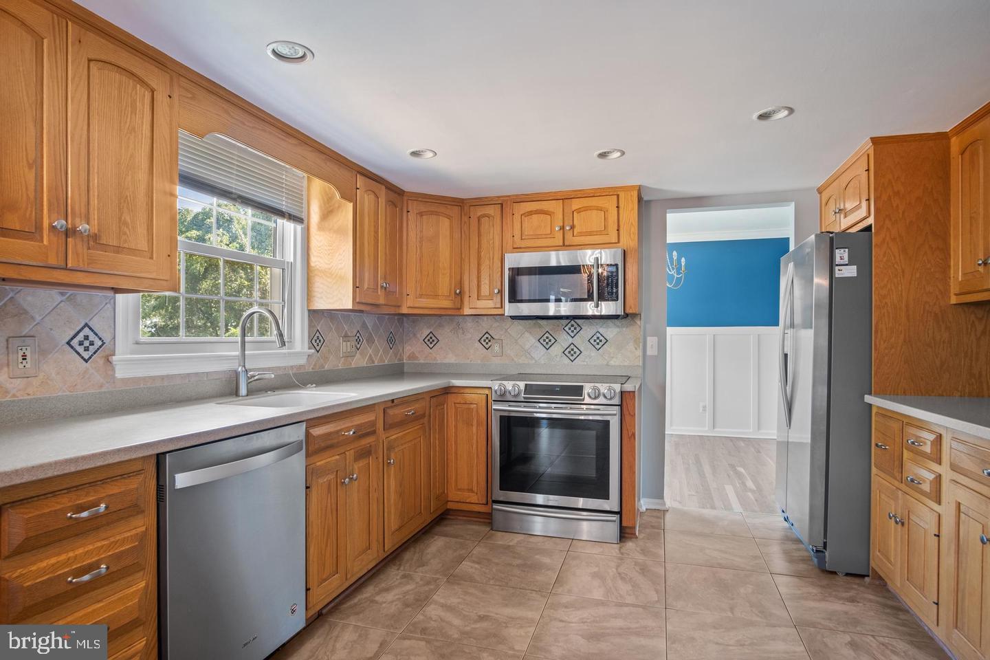 ROSE HILL MANOR - Residential Lease