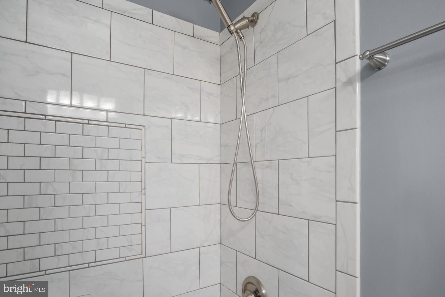 ROSE HILL MANOR - Residential Lease