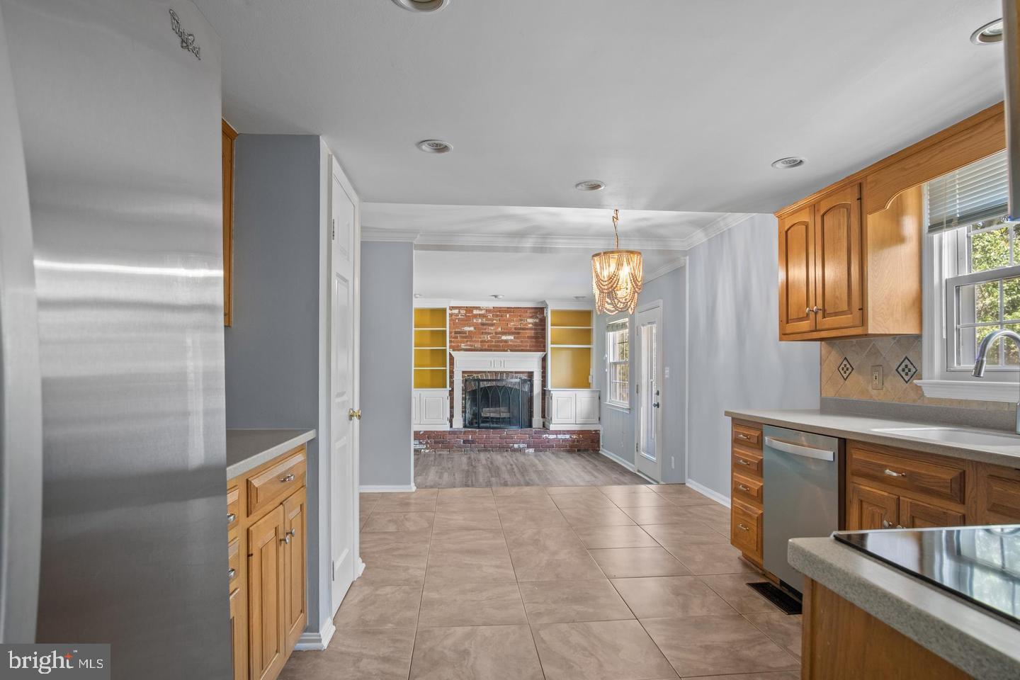 ROSE HILL MANOR - Residential Lease