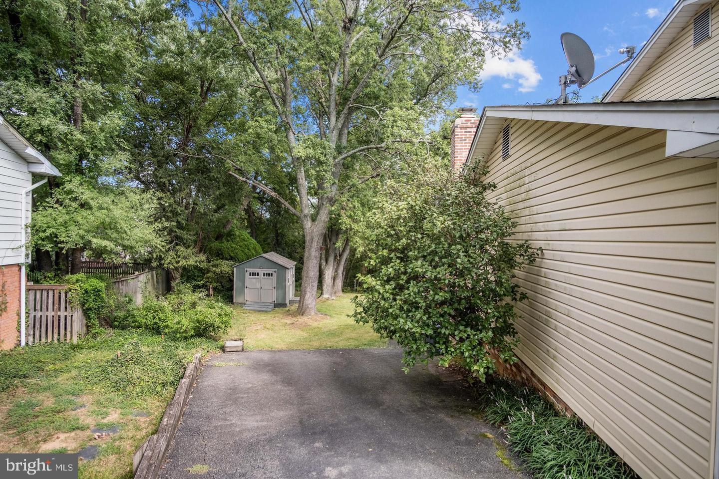 ROSE HILL MANOR - Residential Lease