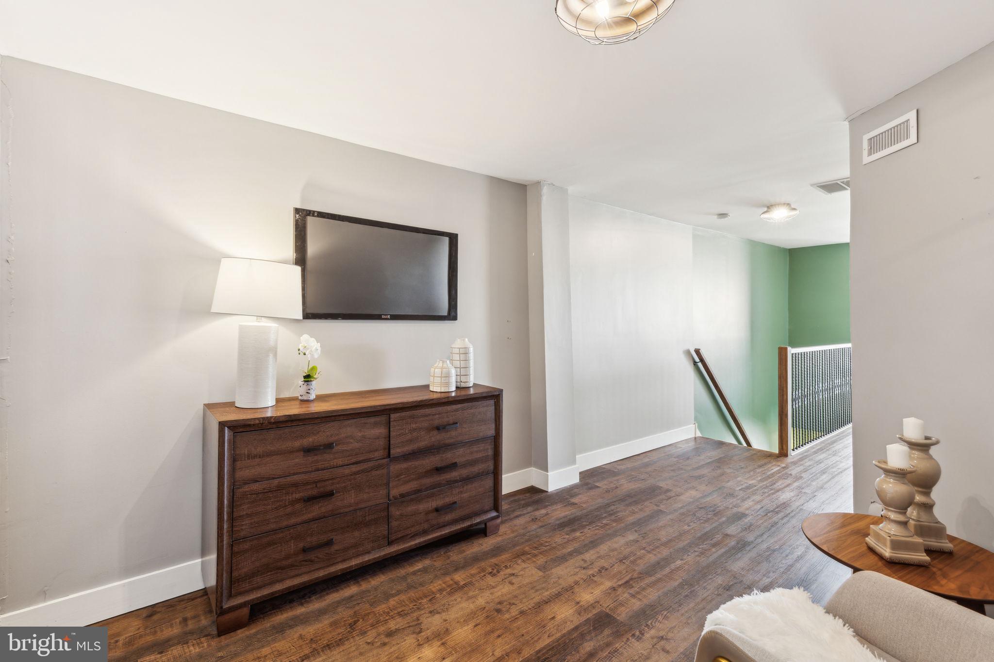 FAIRMOUNT - Residential