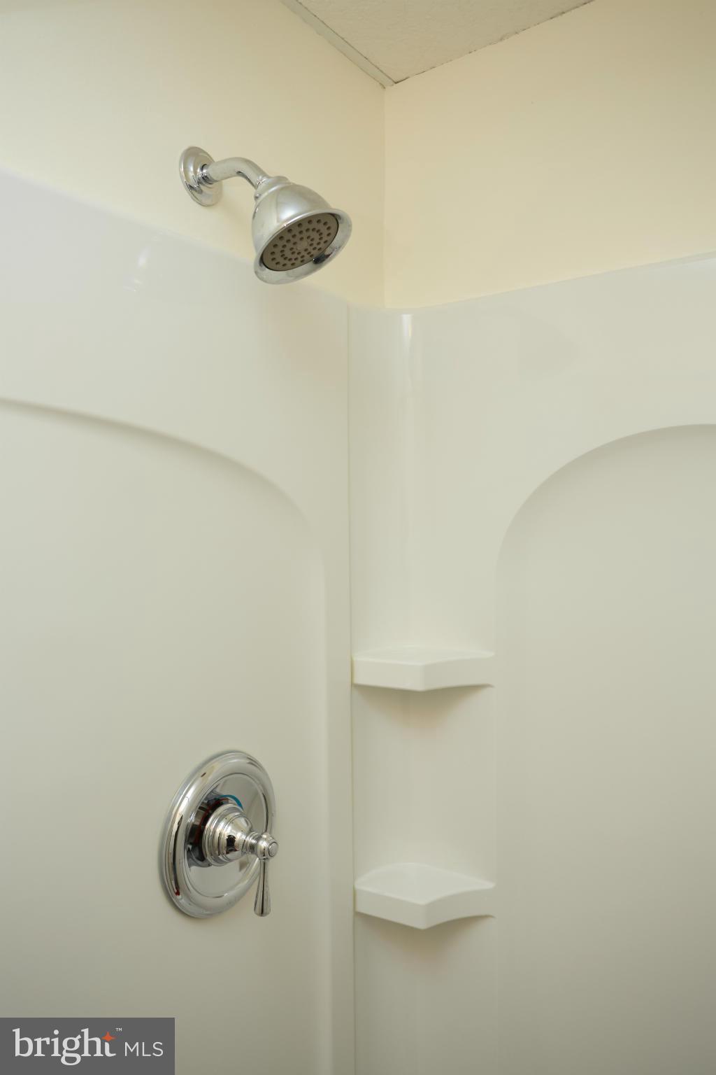 LAKE DEVEREUX - Residential