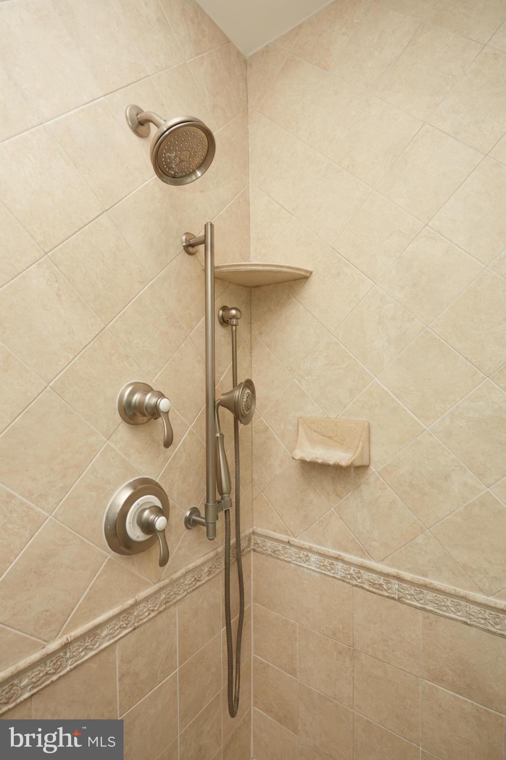 LAKE DEVEREUX - Residential