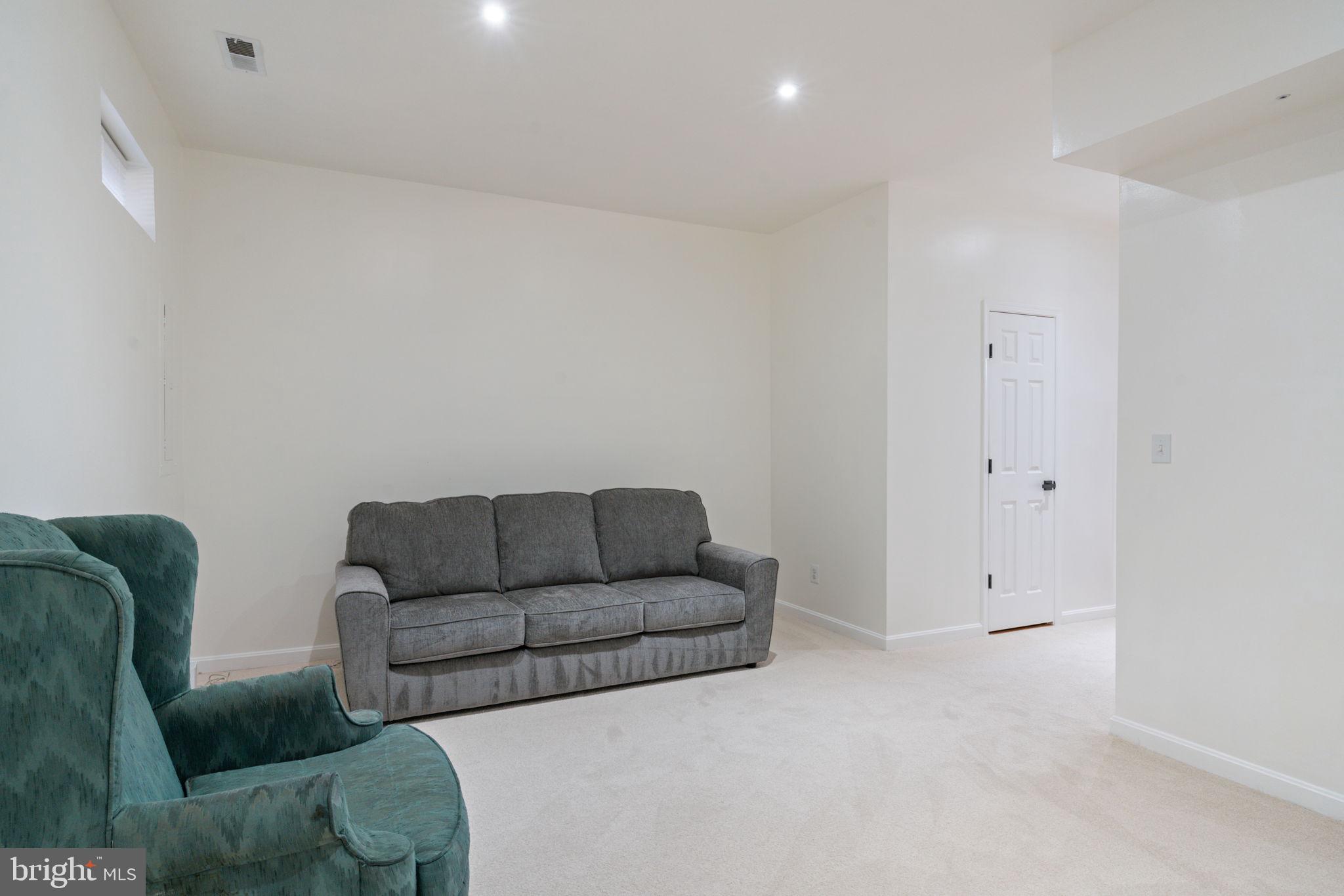 RIVER OAKS - Residential