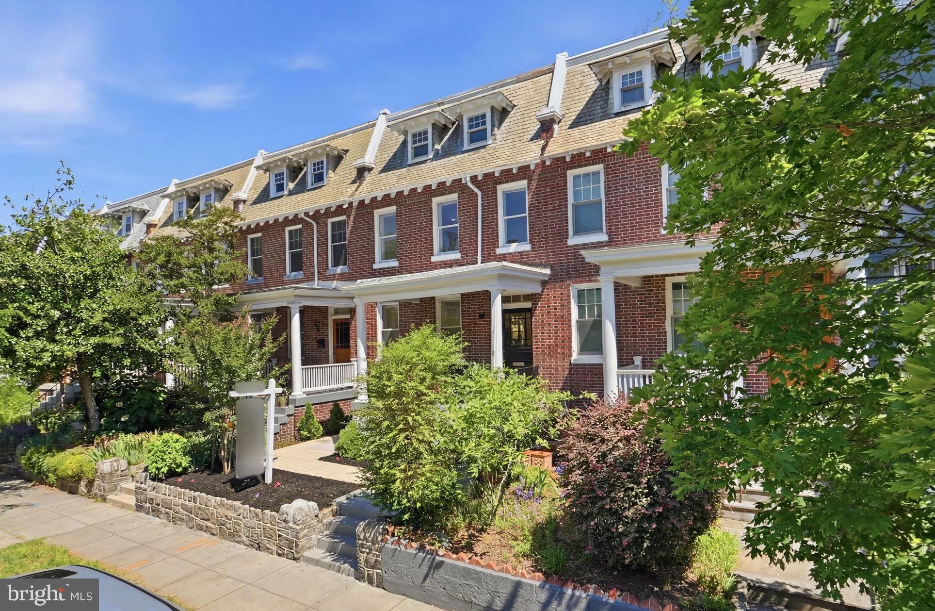 634 LEXINGTON PLACE NE