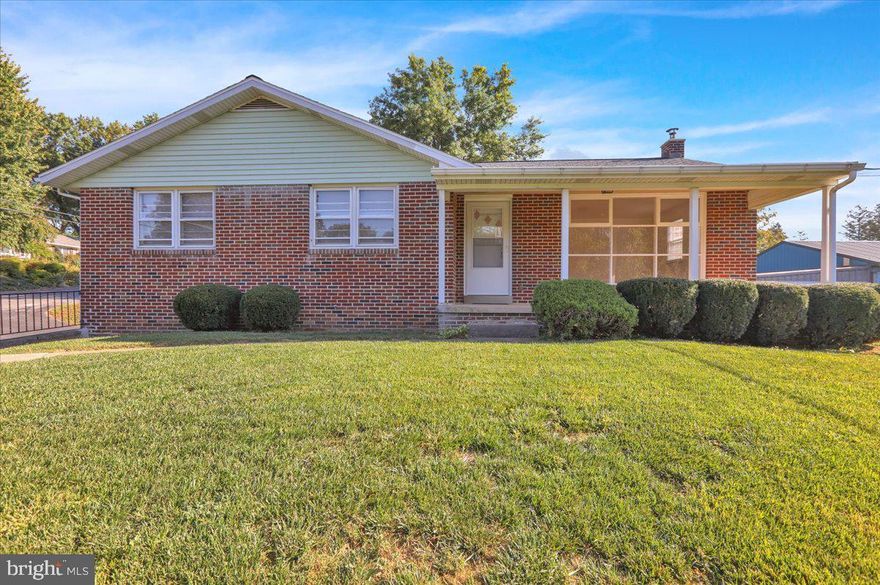 This beautifully updated ranch style home is one worth checking out. Located in Schuylkill Valley Schools. Offering 3 bedrooms. 1.5
bathrooms and a 2 car garage. The yard is spacious and has a large covered patio. Inside Features hardwood floors throughout most of
the home. The kitchen boasts stainless steel appliances and granite countertops. Looking for extra space there is an unfinished basement
with endless possibilities. Close to shopping, dining and major highways for commuting. Schedule your showing today!!