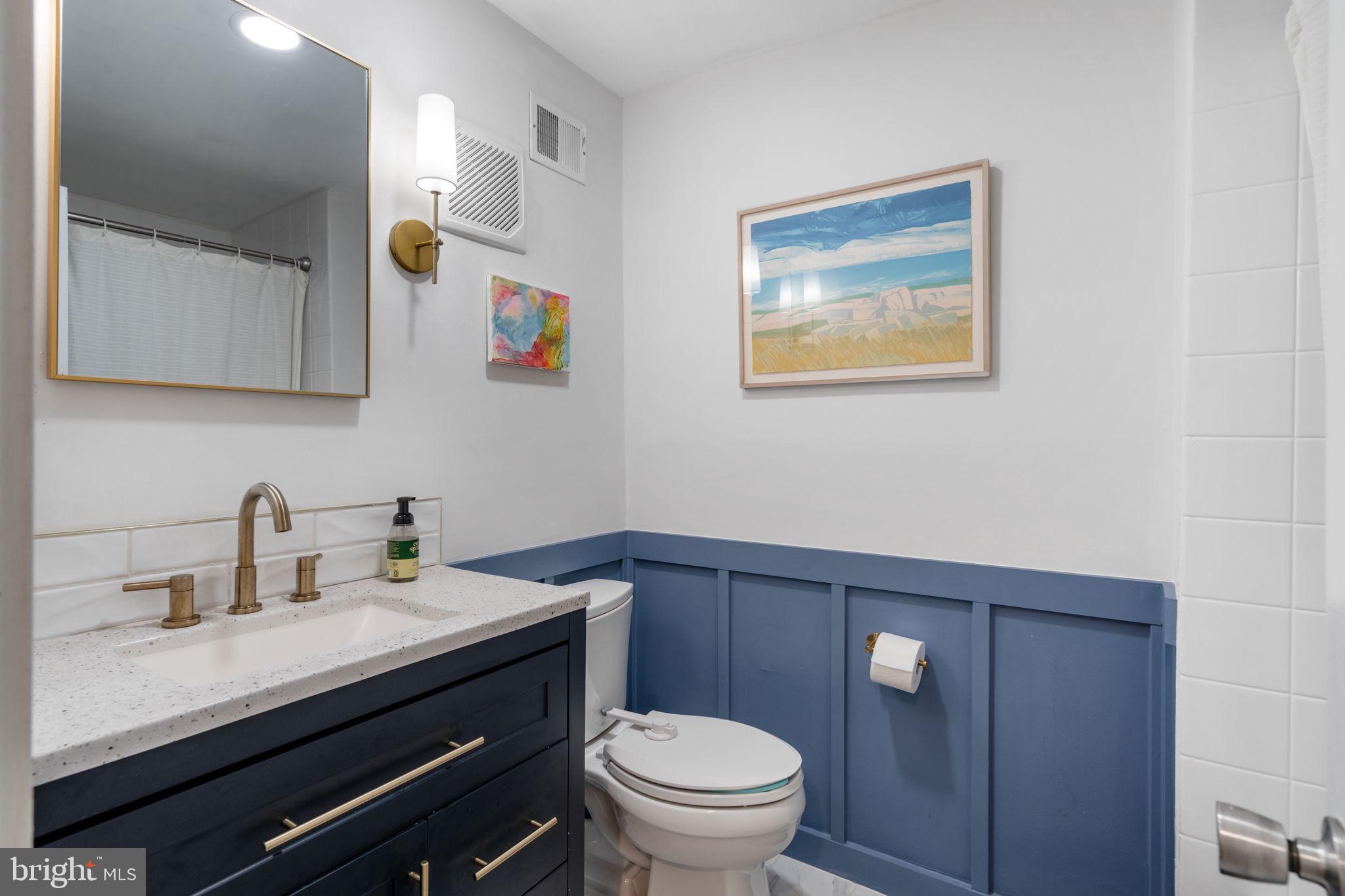 QUEEN VILLAGE - Residential