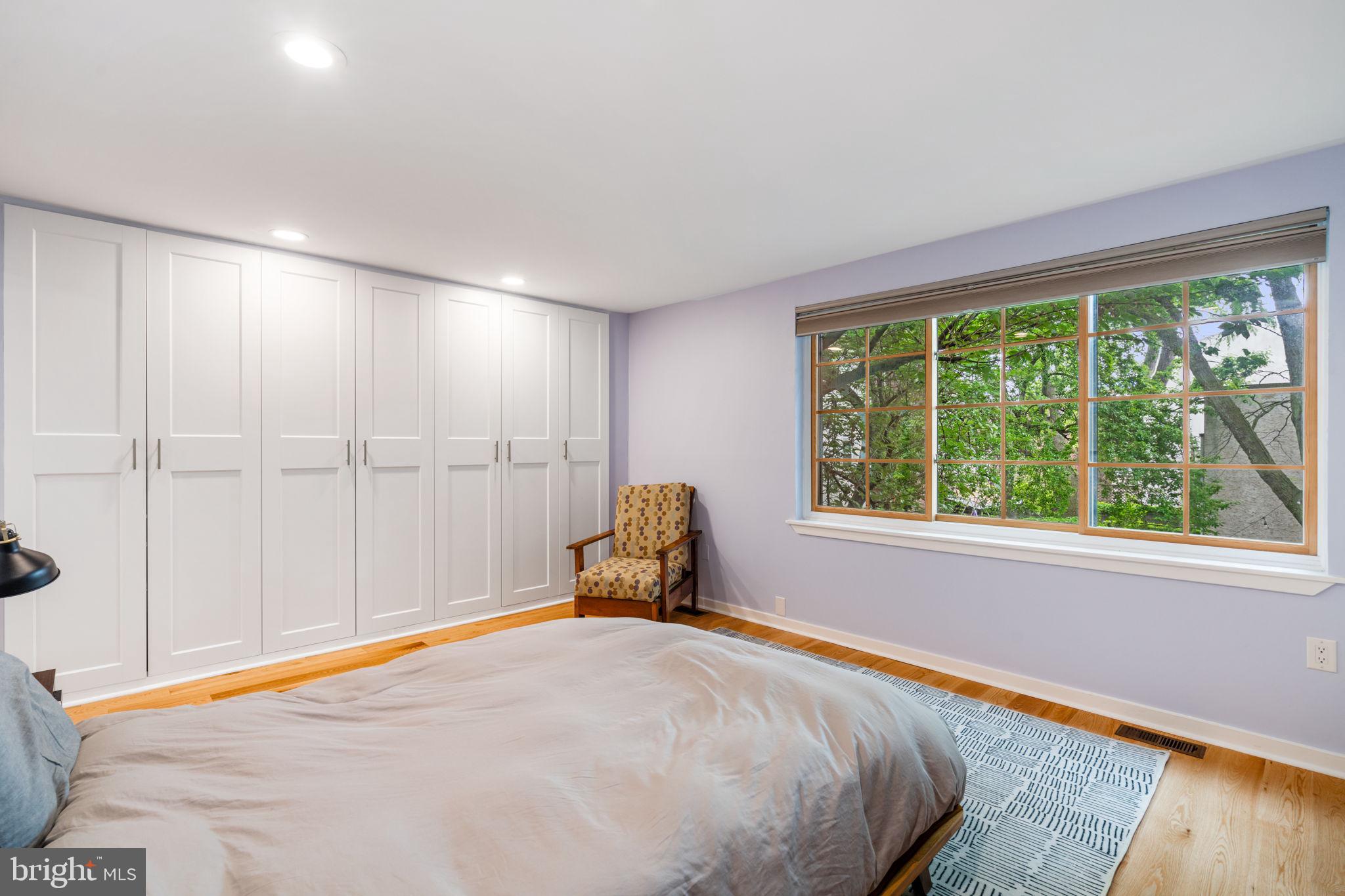 QUEEN VILLAGE - Residential