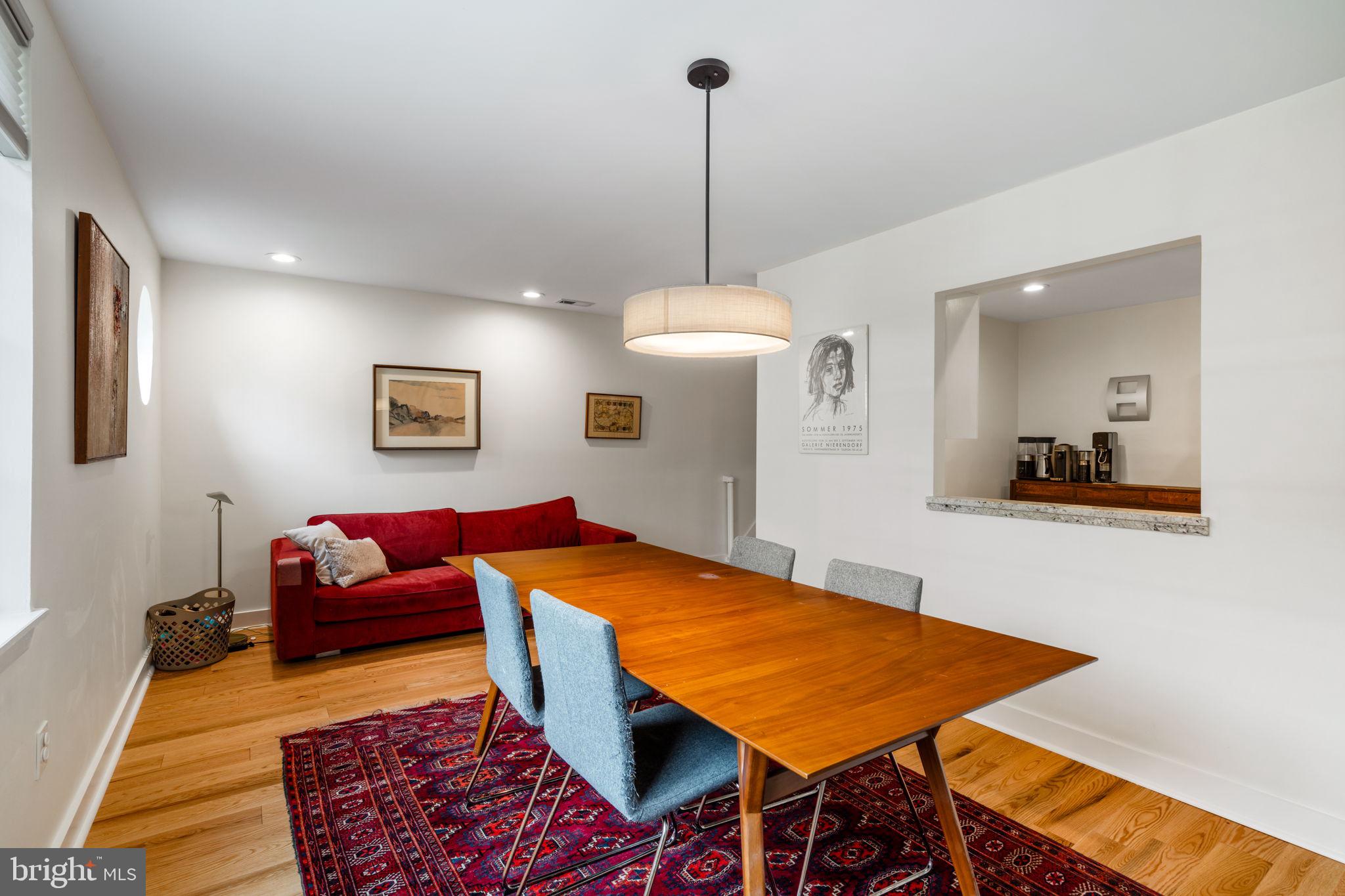 QUEEN VILLAGE - Residential