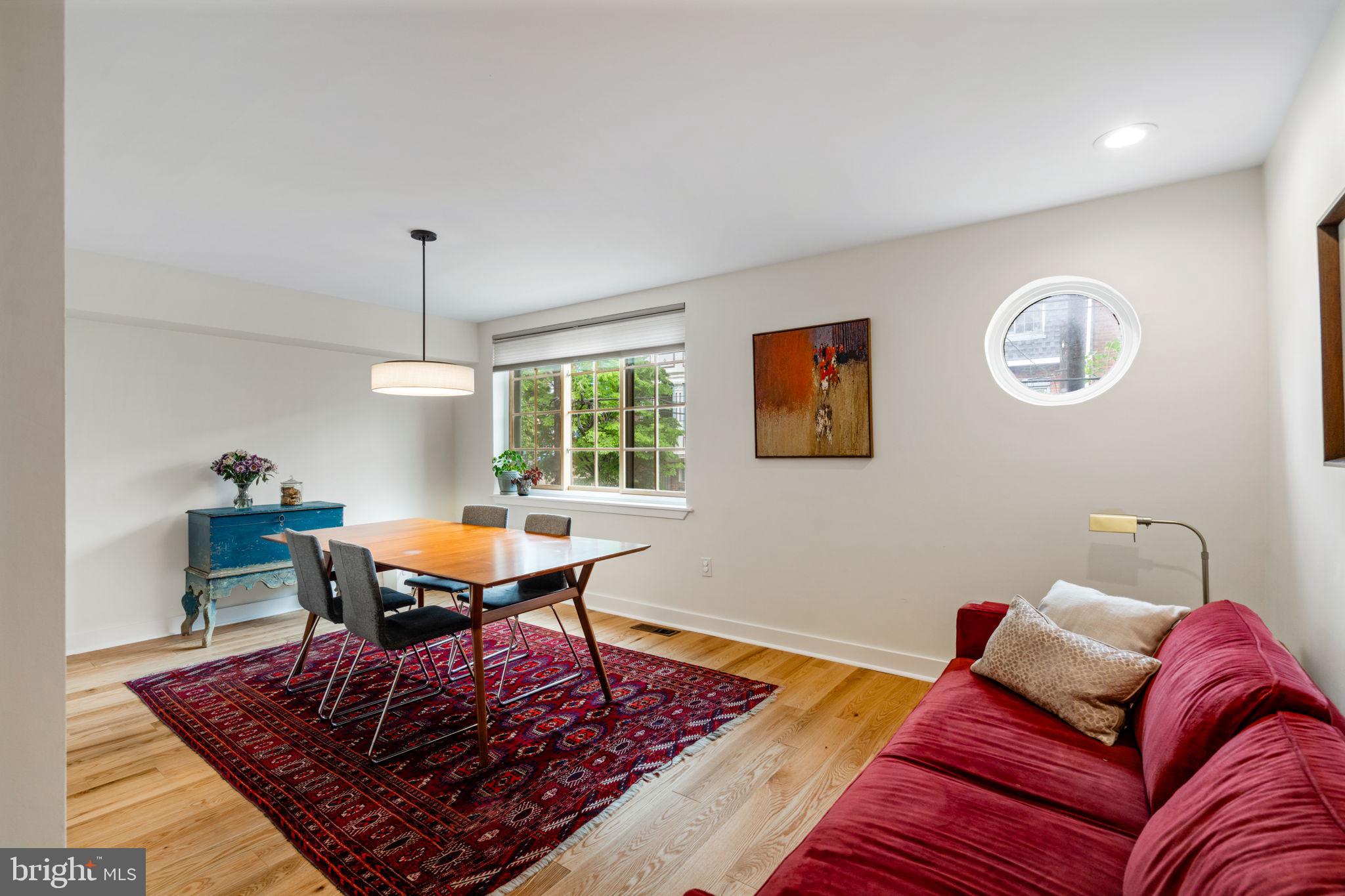 QUEEN VILLAGE - Residential