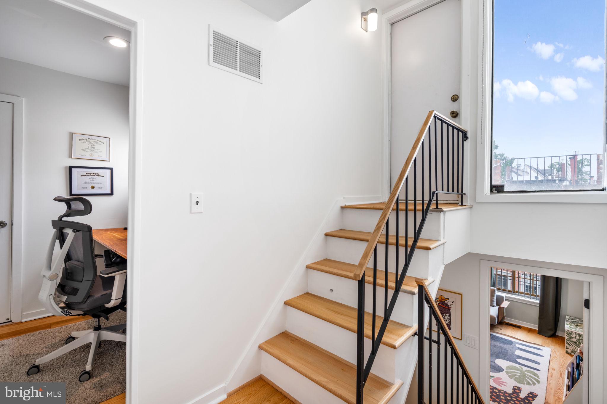 QUEEN VILLAGE - Residential