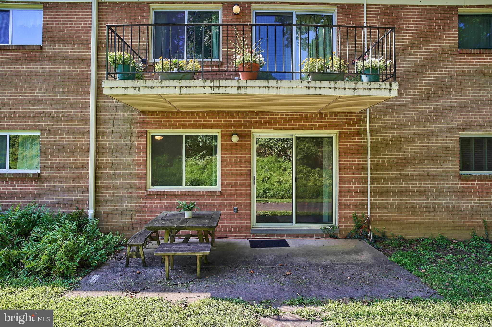 PARKSIDE CONDOMINIUMS - Residential Lease