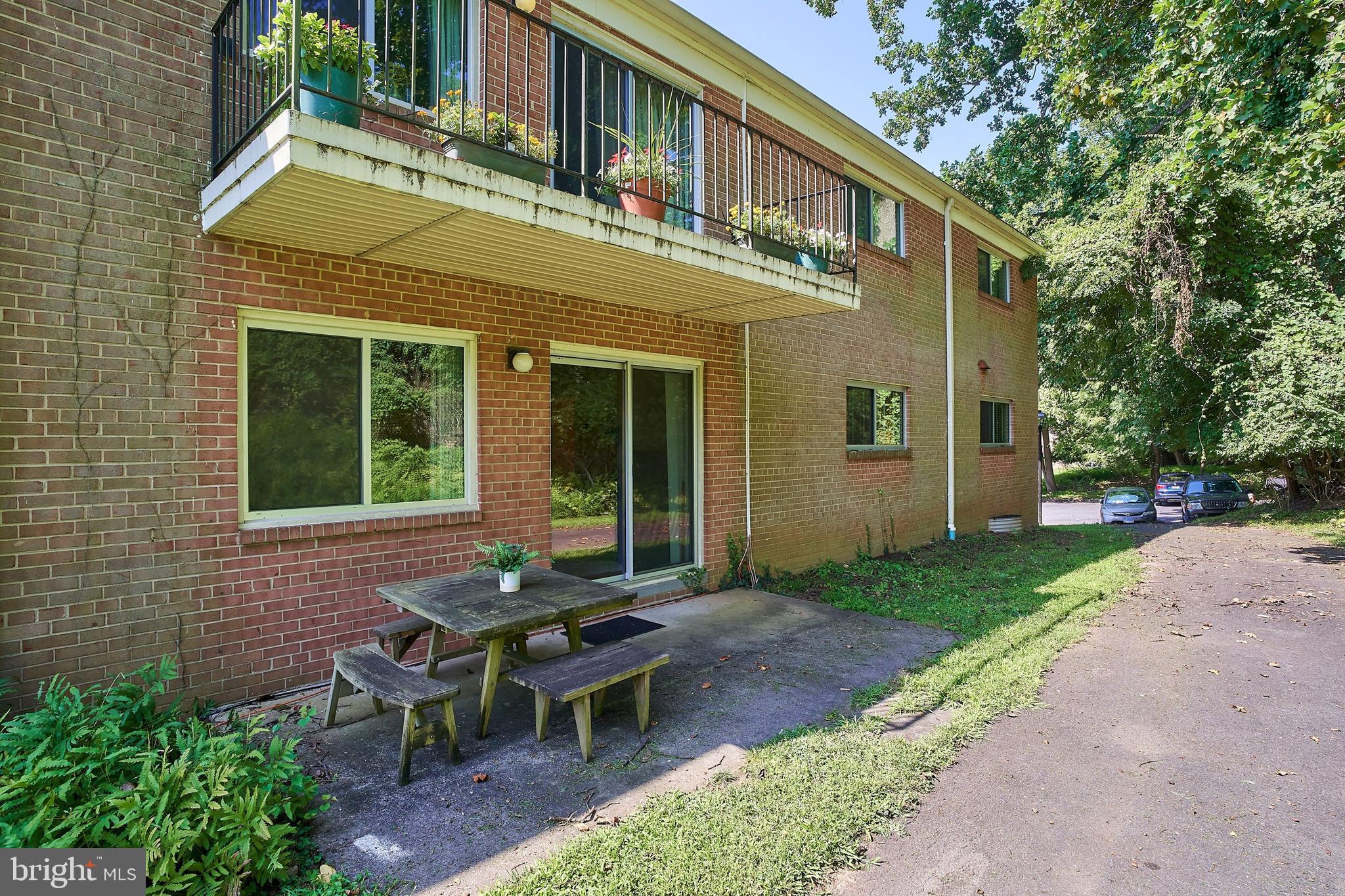 PARKSIDE CONDOMINIUMS - Residential Lease