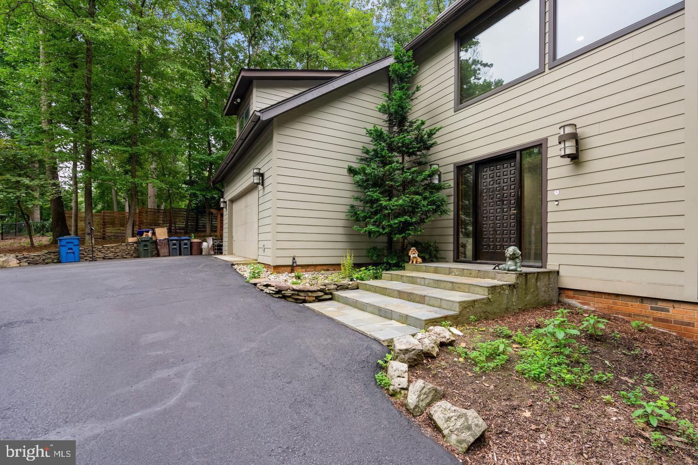 10227 LAWYERS ROAD