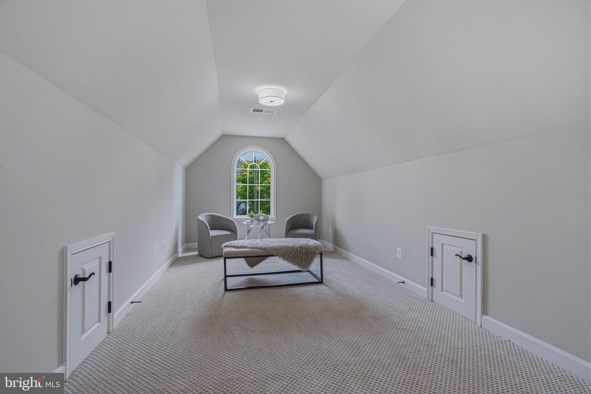 HILLSIDE MANOR - Residential
