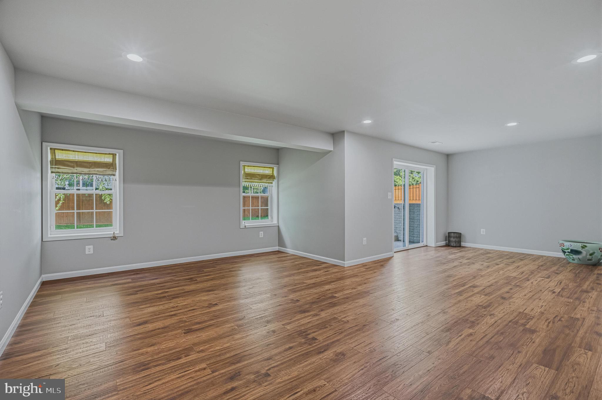HILLSIDE MANOR - Residential