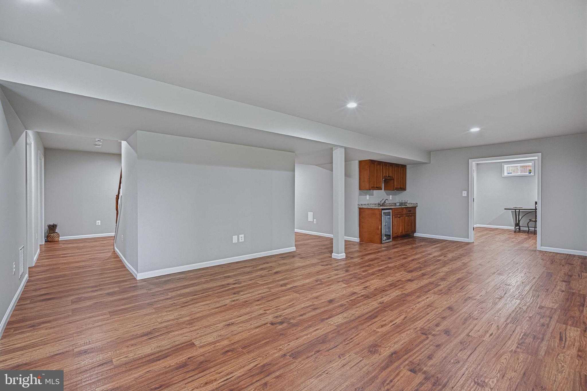 HILLSIDE MANOR - Residential
