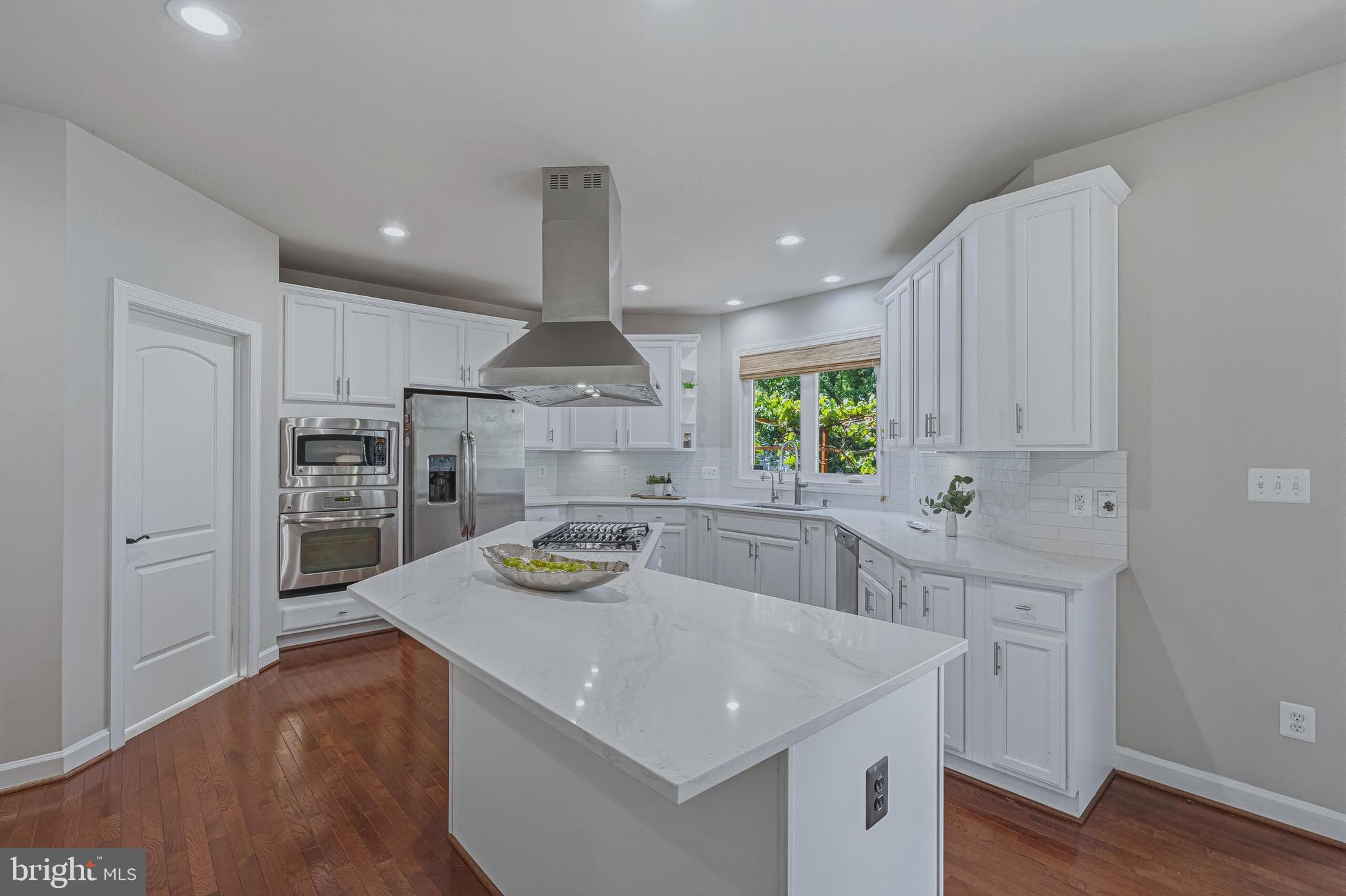 HILLSIDE MANOR - Residential