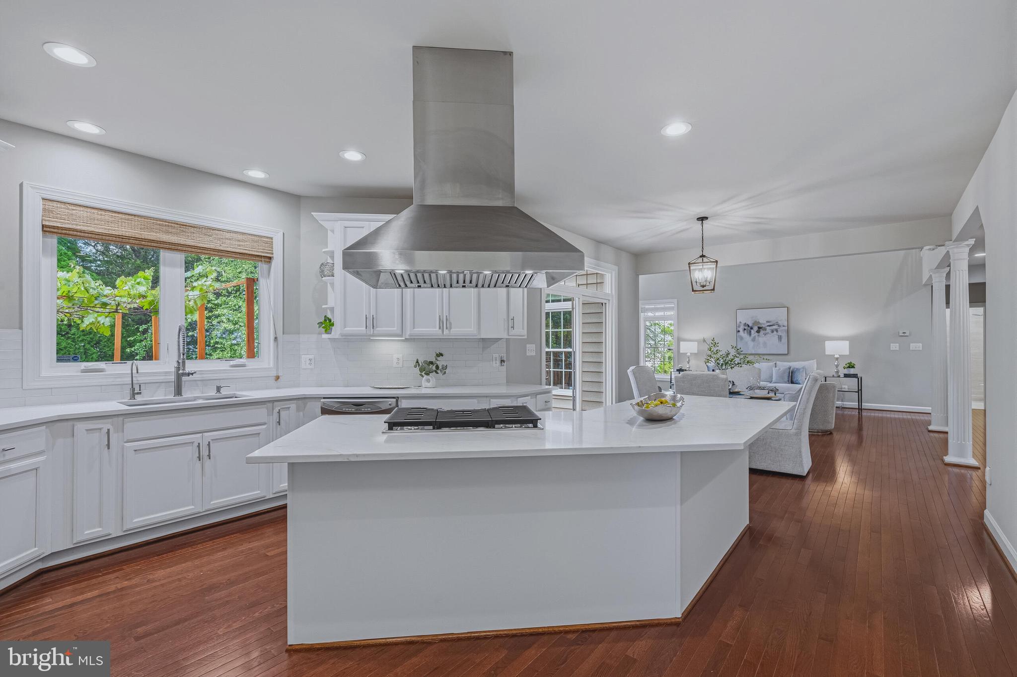 HILLSIDE MANOR - Residential
