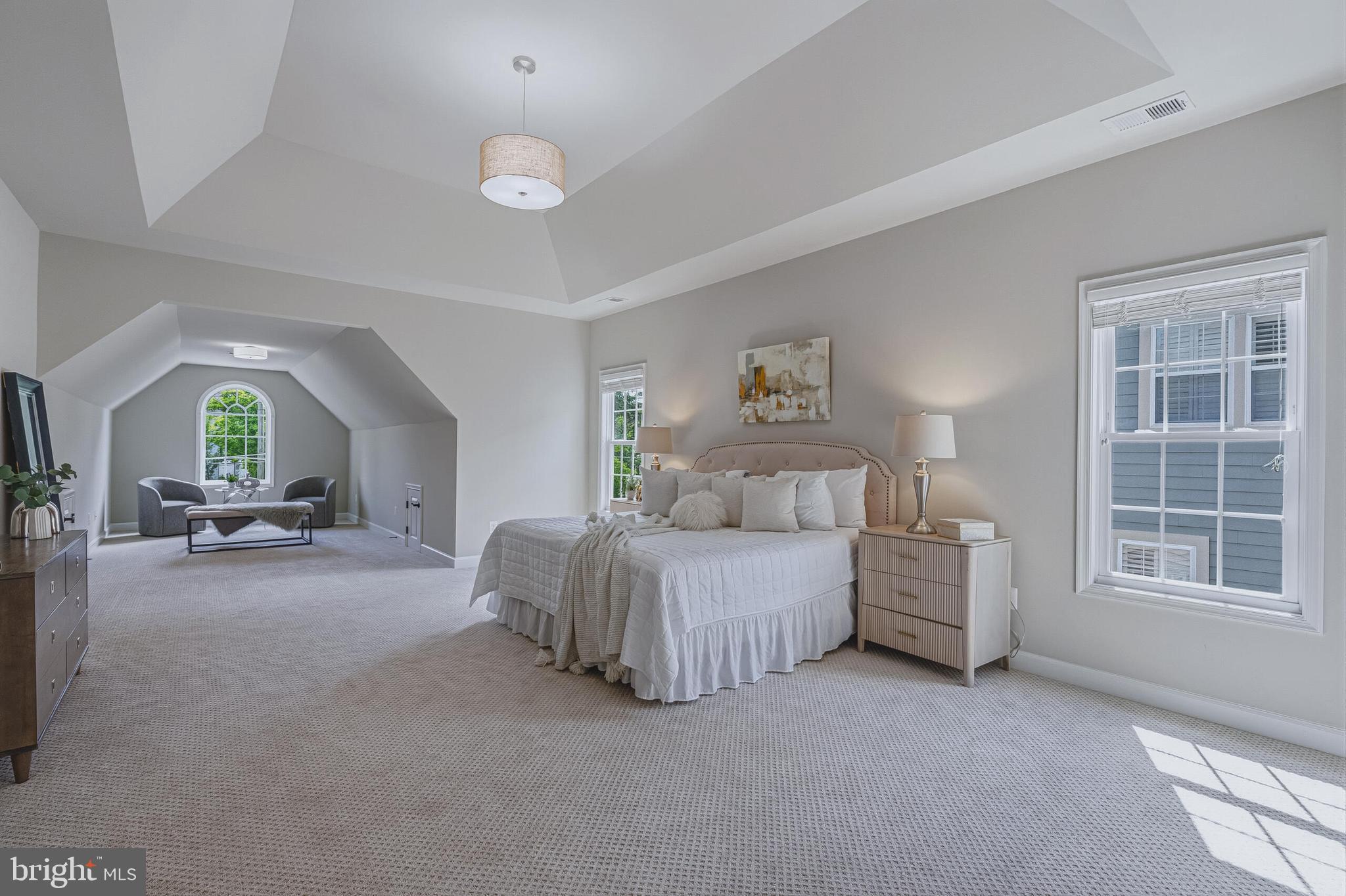 HILLSIDE MANOR - Residential