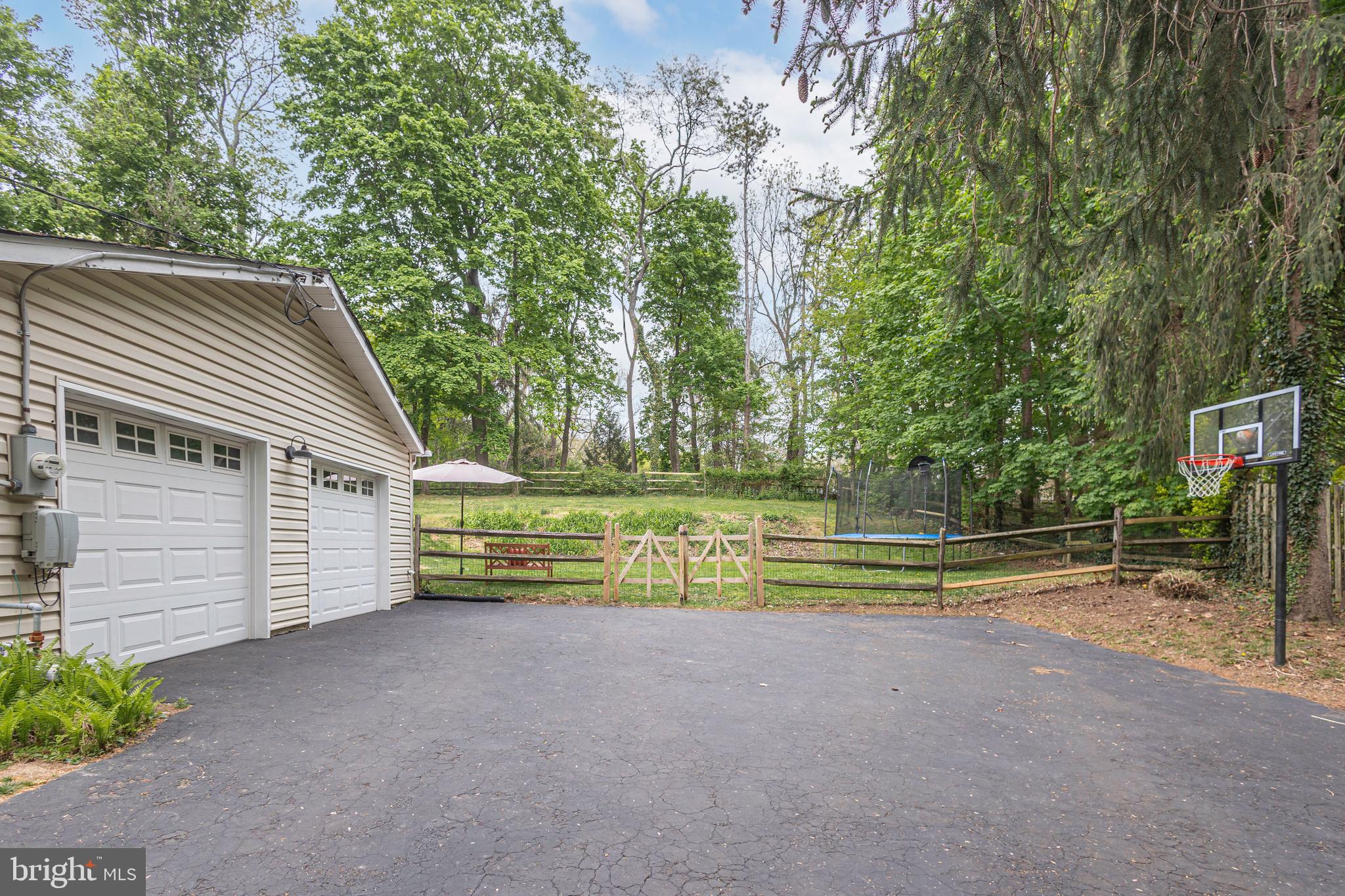 PEBBLE HILL - Residential