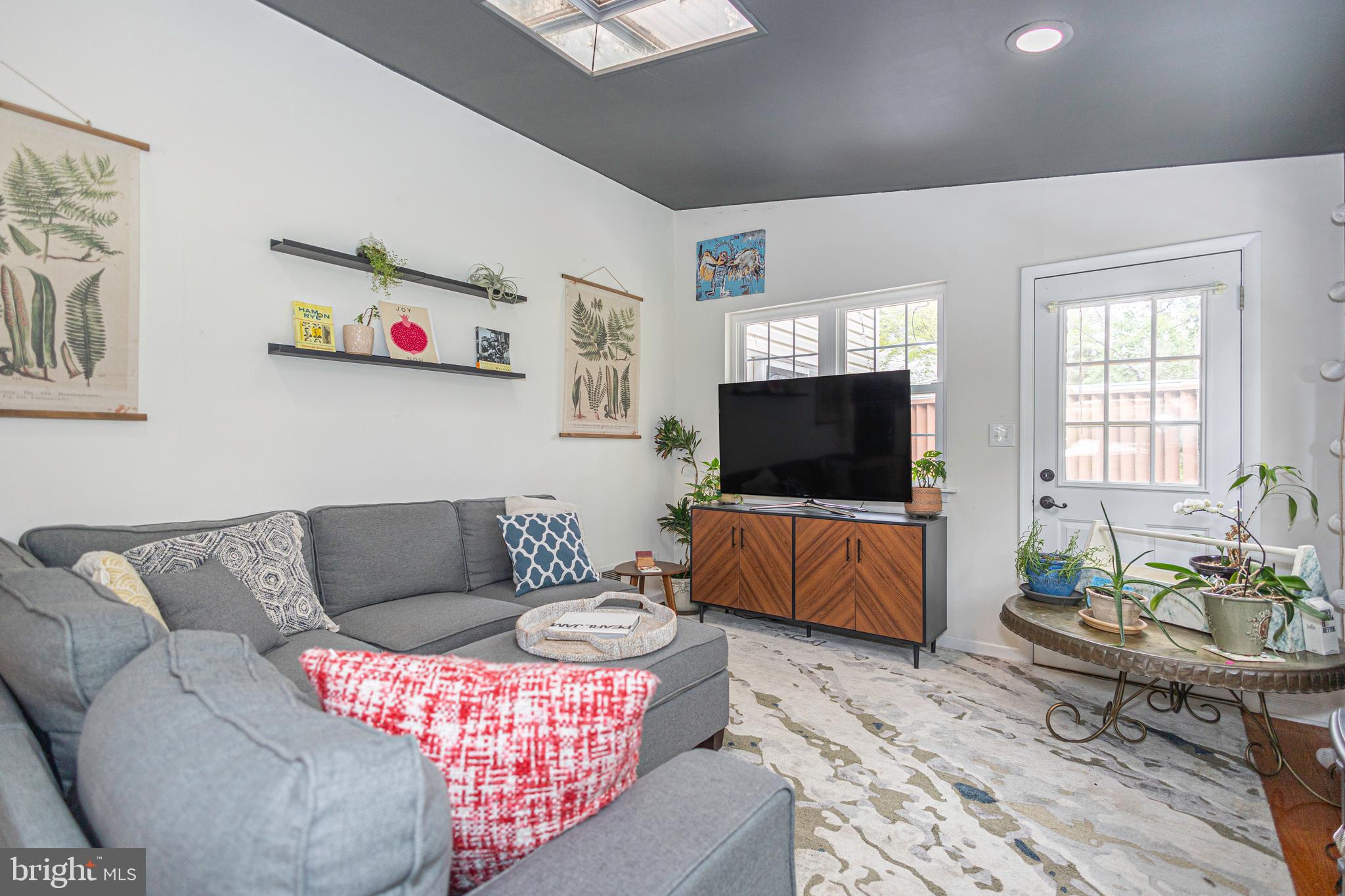 PEBBLE HILL - Residential