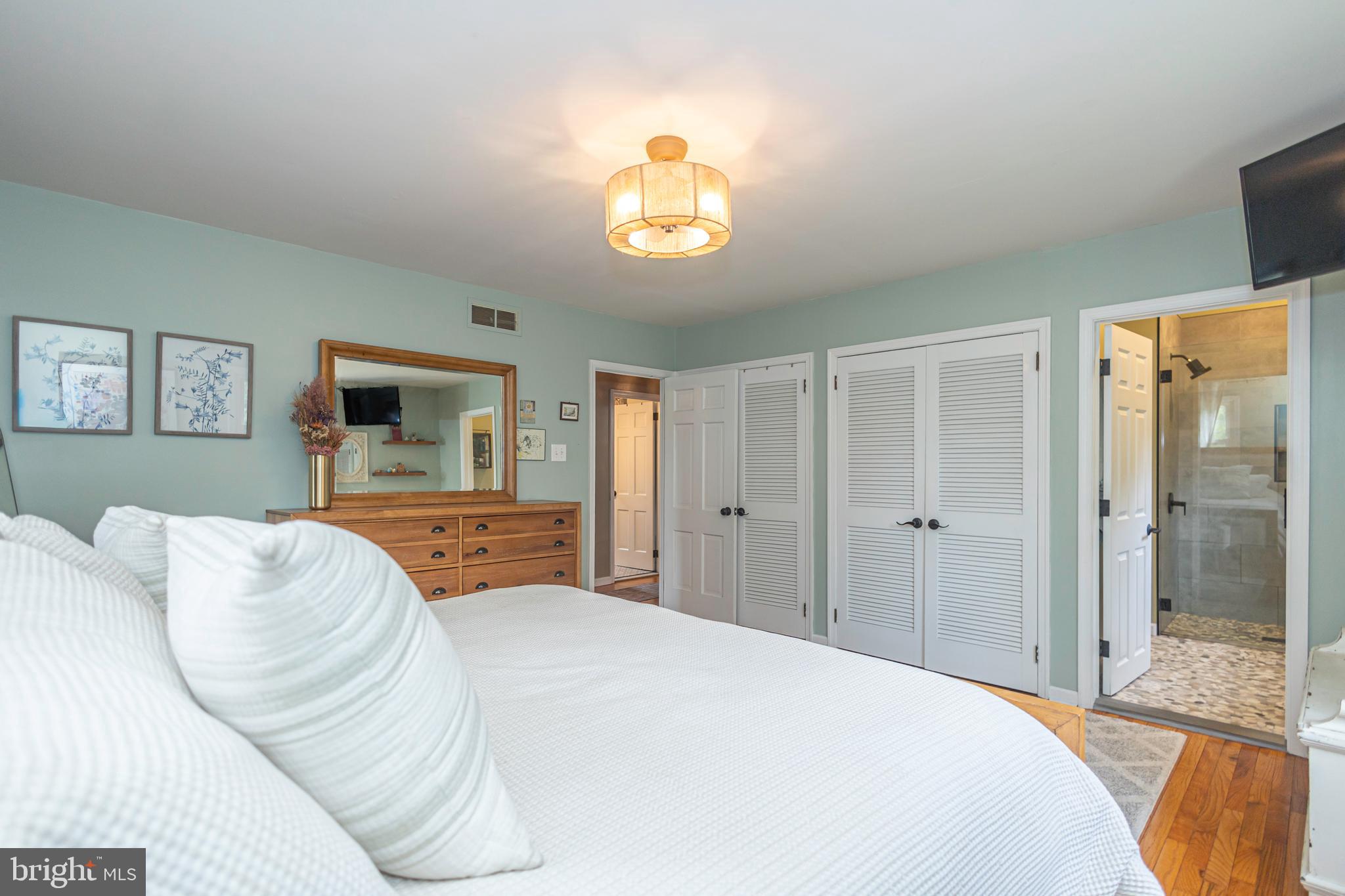 PEBBLE HILL - Residential