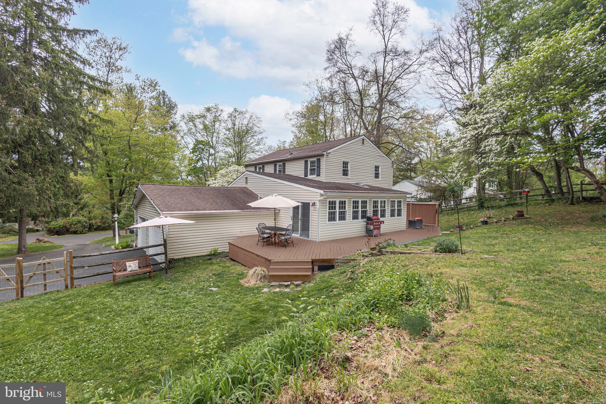 PEBBLE HILL - Residential