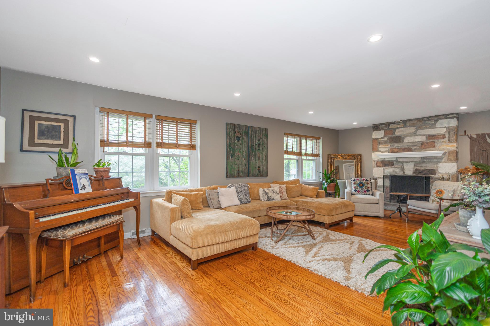 PEBBLE HILL - Residential