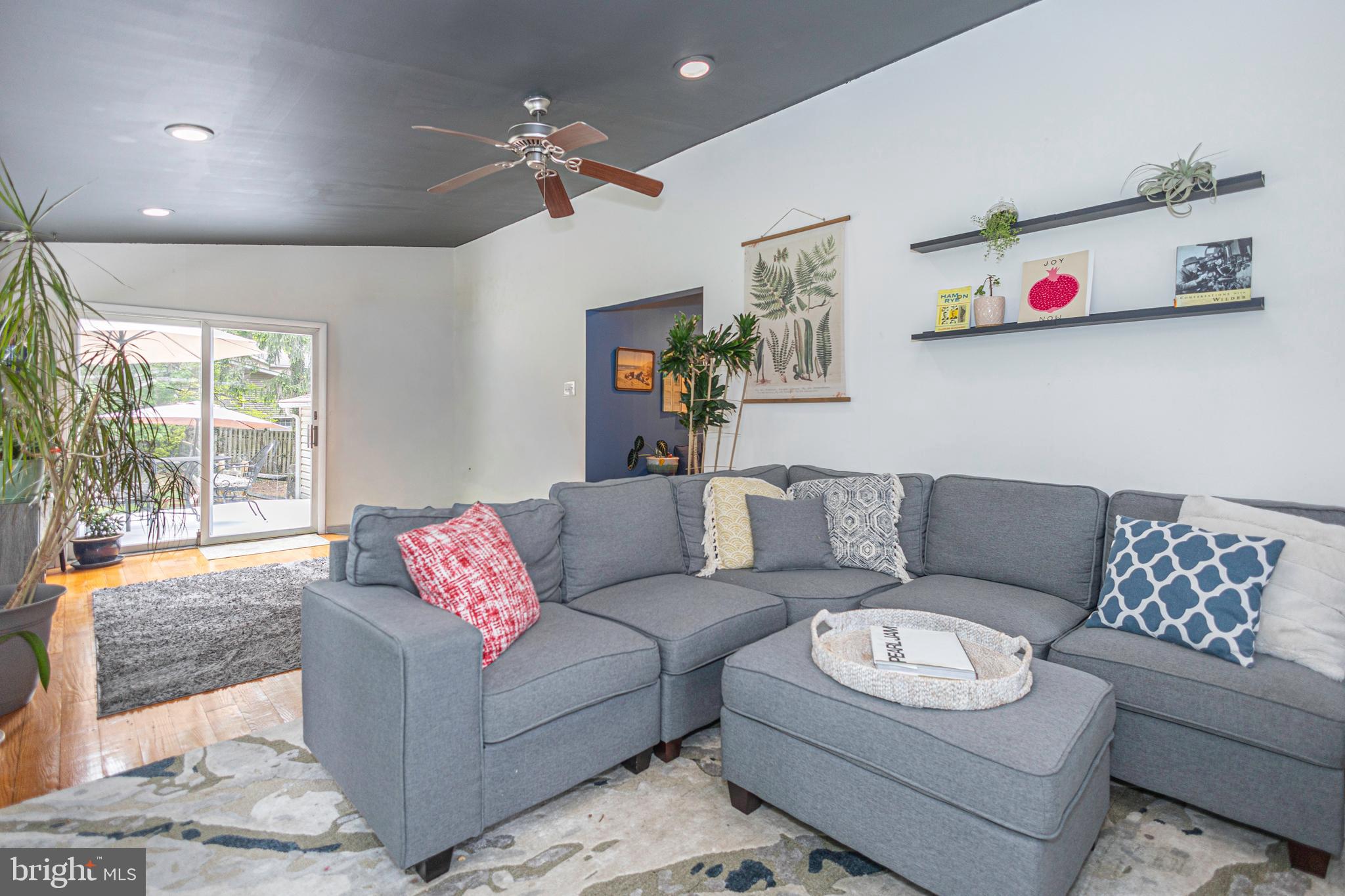 PEBBLE HILL - Residential