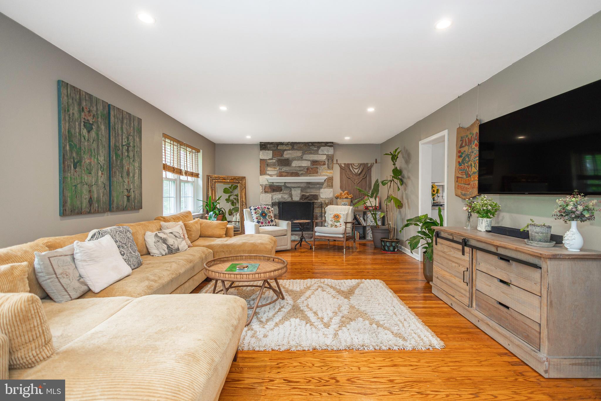 PEBBLE HILL - Residential