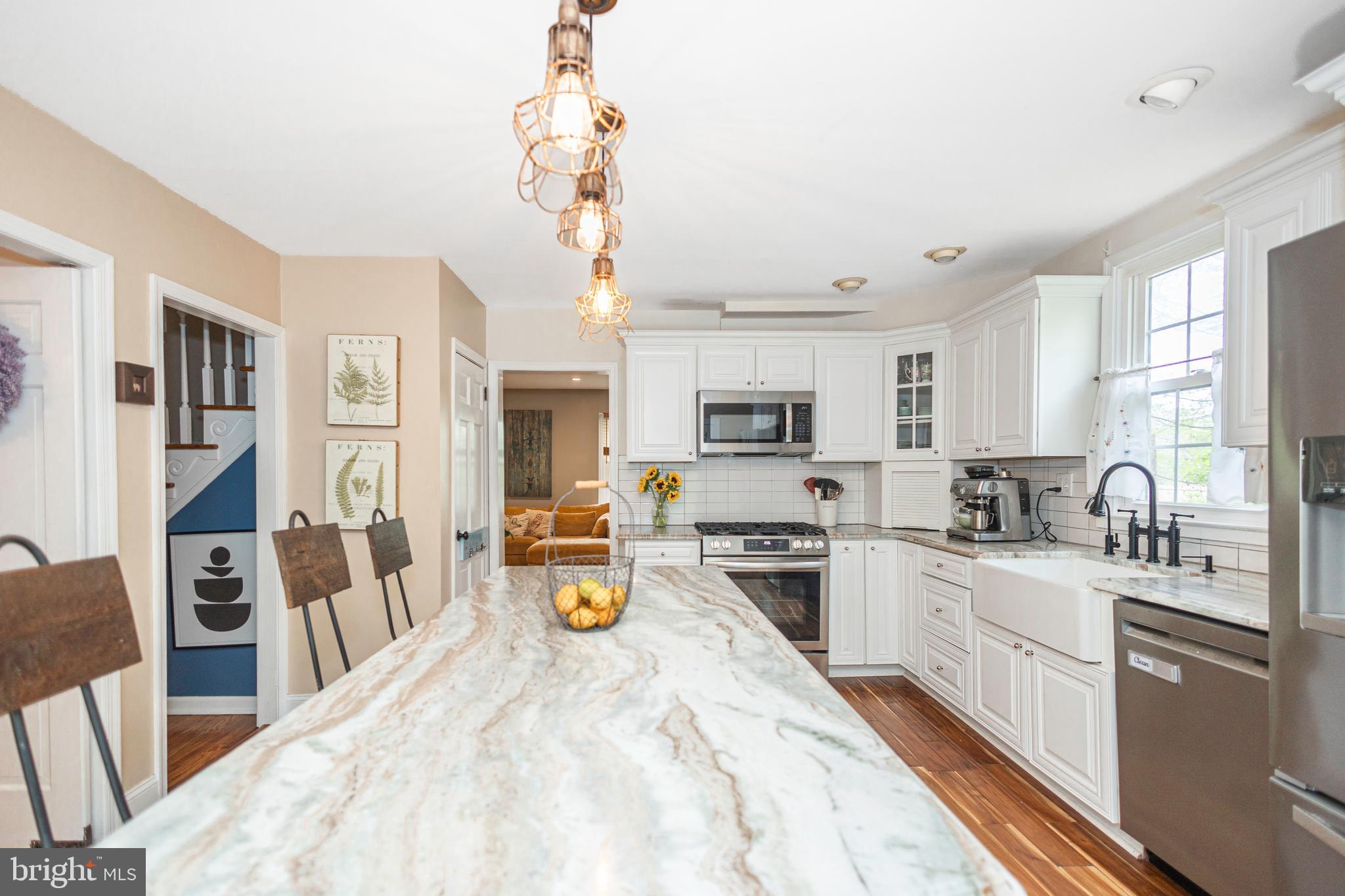 PEBBLE HILL - Residential