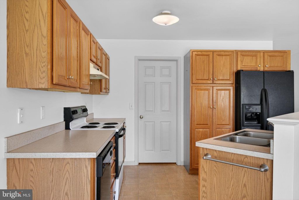 Photo of 53 Chickadee Circle, LEOLA, PA 17540 (MLS # PALA2087502)