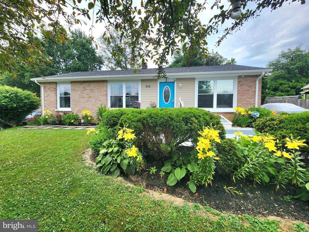 Photo of 608 Bermuda Road, Lancaster, PA 17603 (MLS # PALA2052848)