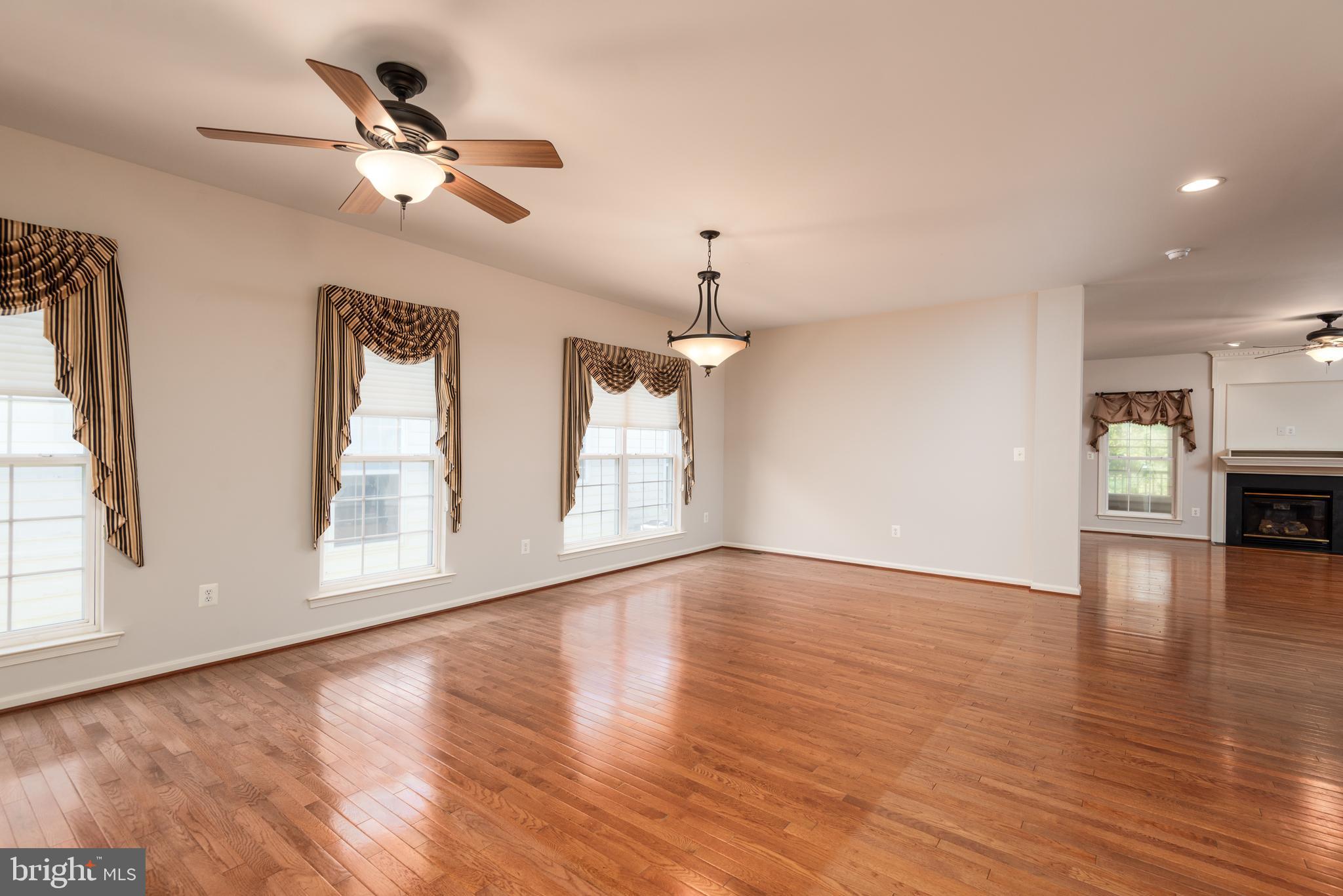 SYMPHONY VILLAGE AT CENTREVILLE - Residential