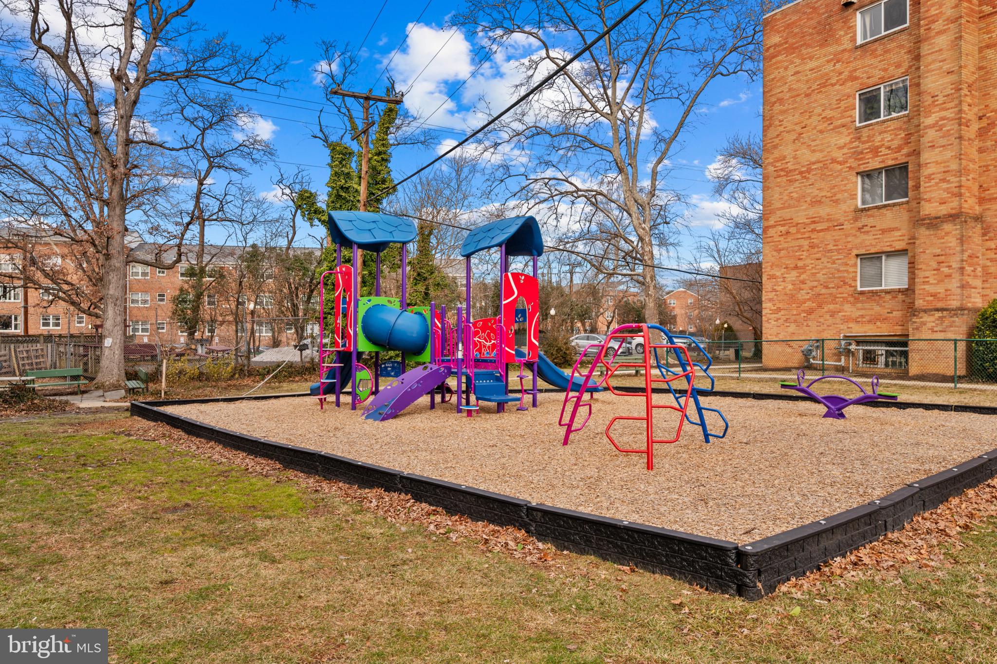 COLUMBIA KNOLL - Residential