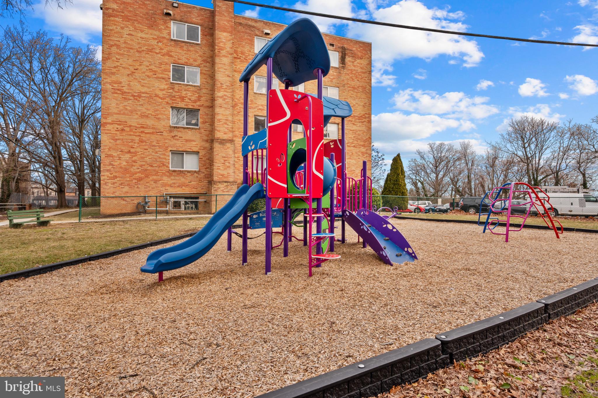 COLUMBIA KNOLL - Residential