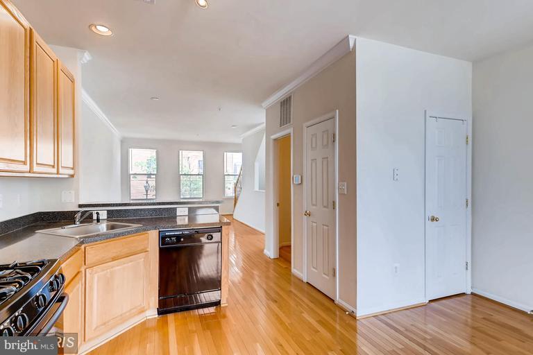 ALBEMARLE SQUARE - Residential Lease