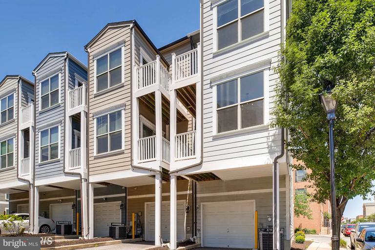 ALBEMARLE SQUARE - Residential Lease