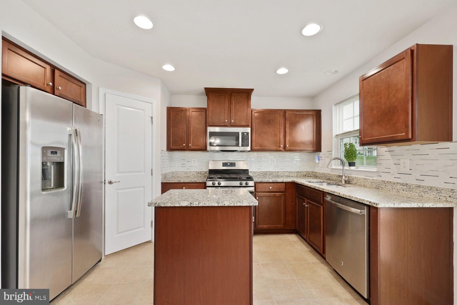 9103 WOOD CREEK CIRCLE