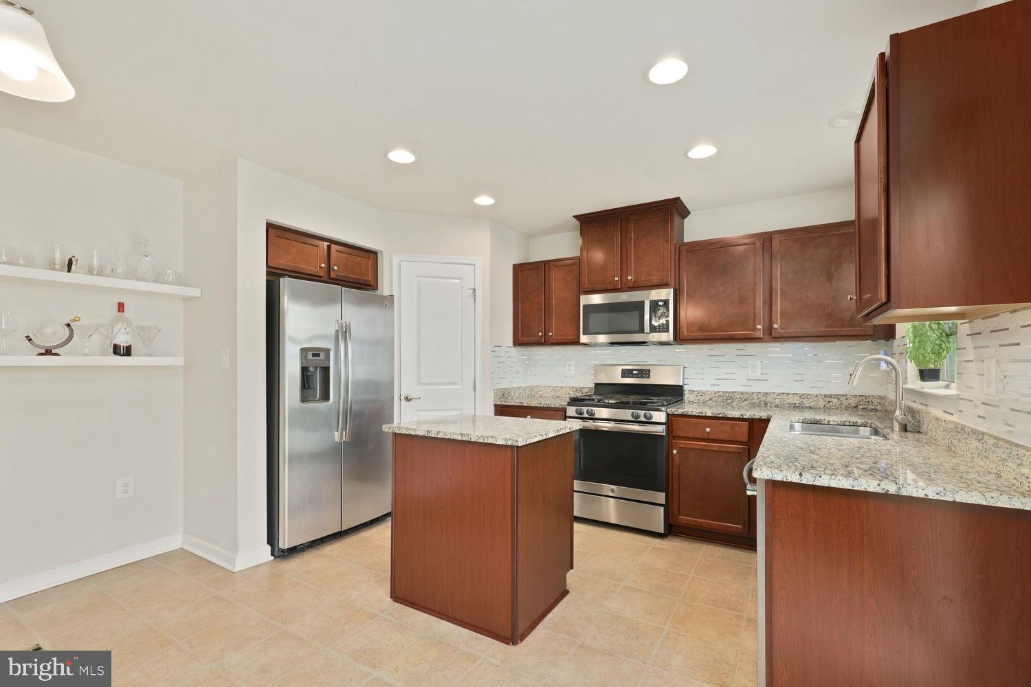 9103 WOOD CREEK CIRCLE