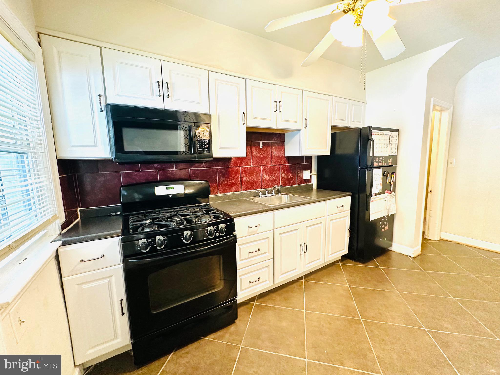 PARKLANE - Residential Lease