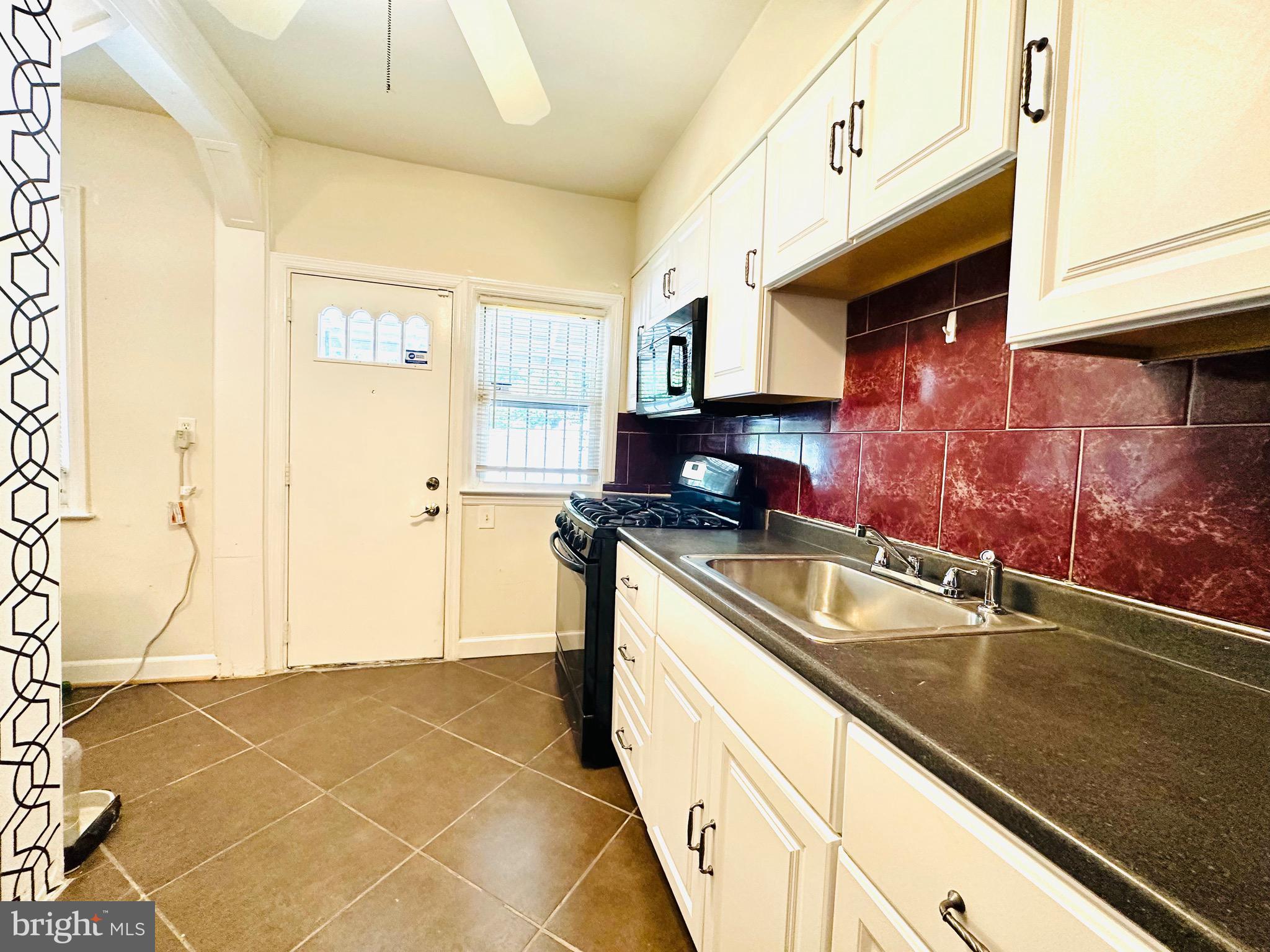 PARKLANE - Residential Lease