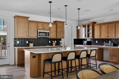 Townhouse For Sale - 4991 Longmire Way<br/> Fairfax County, CHANTILLY, VA 20151