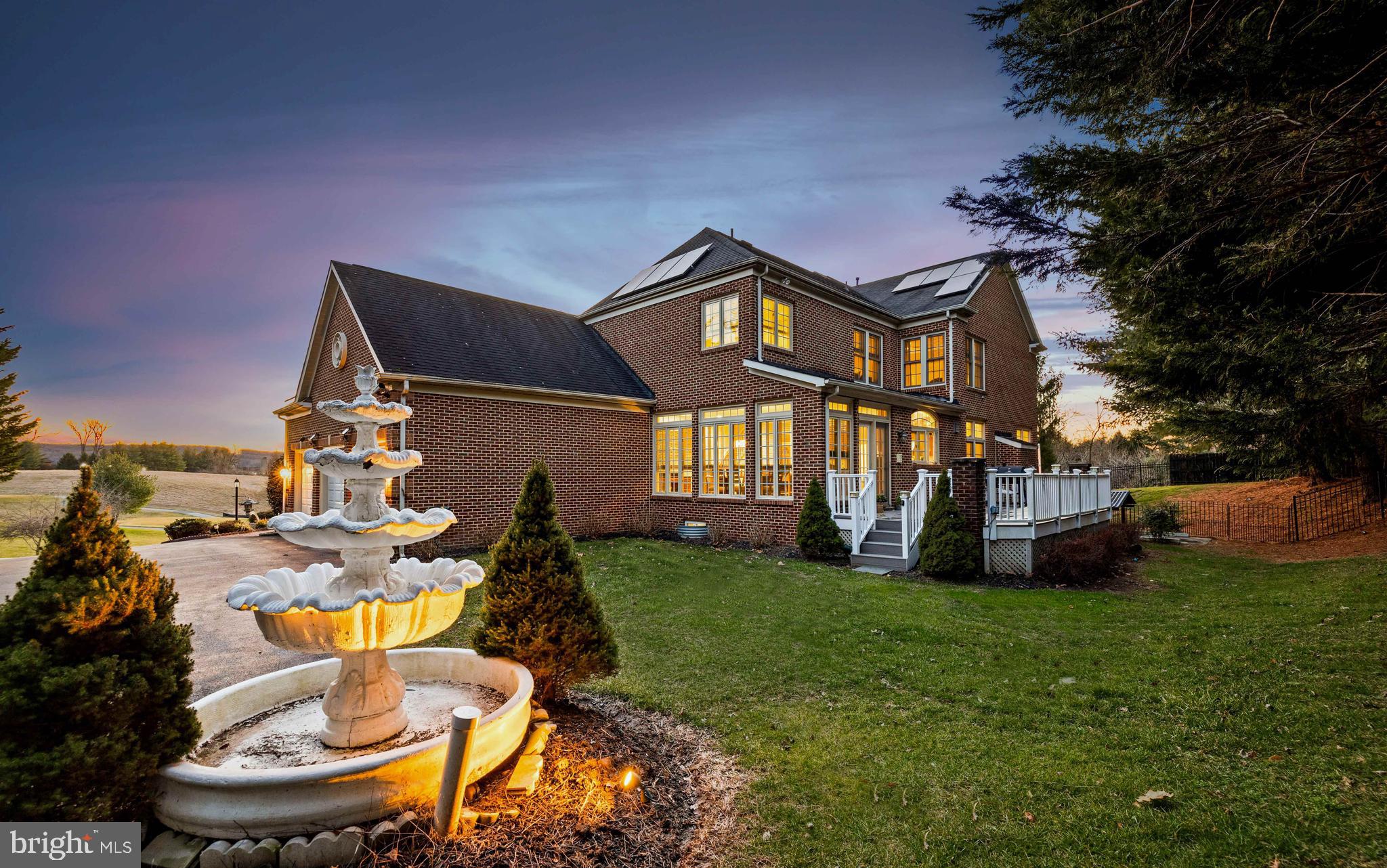 HAYFIELDS MANOR - Residential