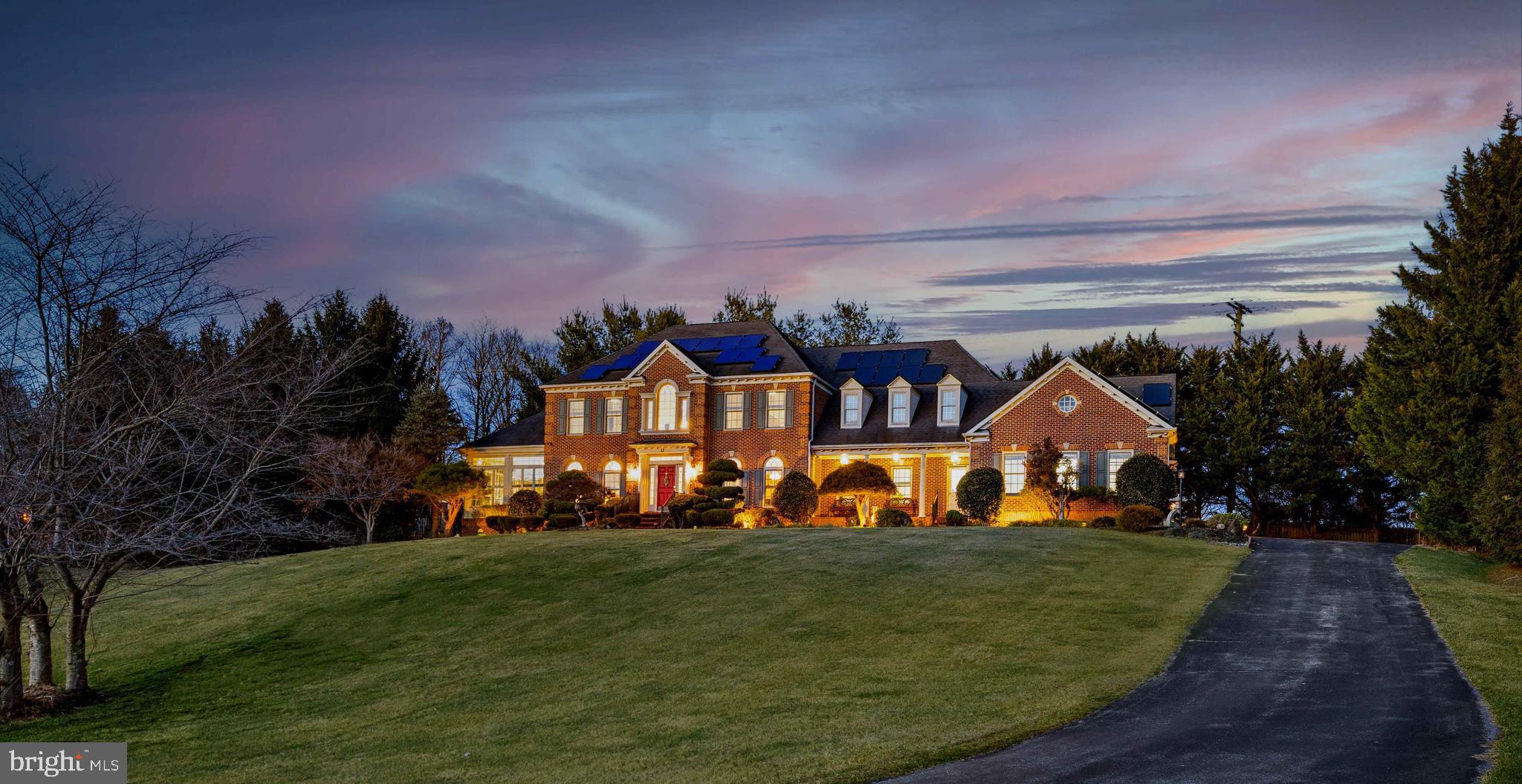 HAYFIELDS MANOR - Residential