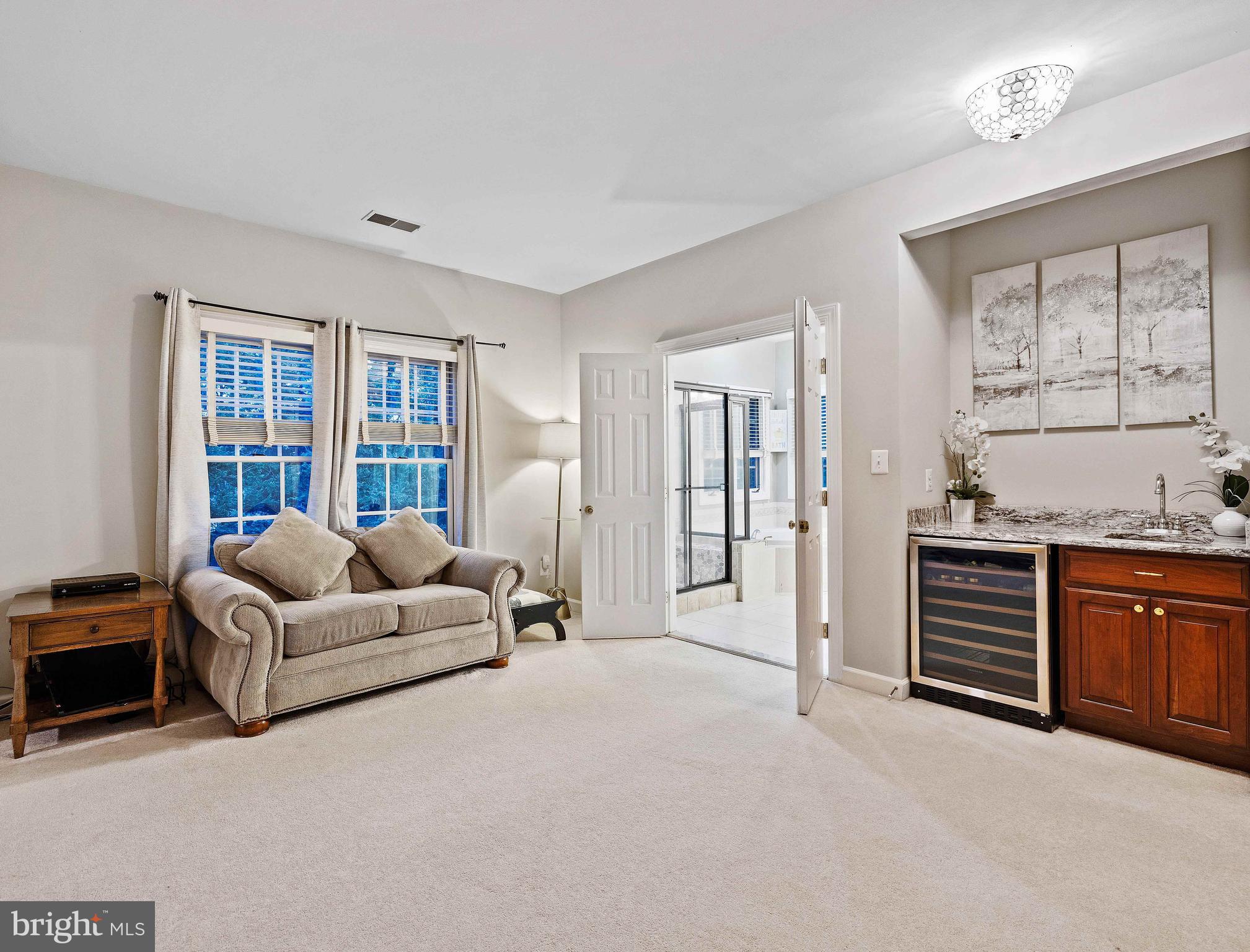 HAYFIELDS MANOR - Residential