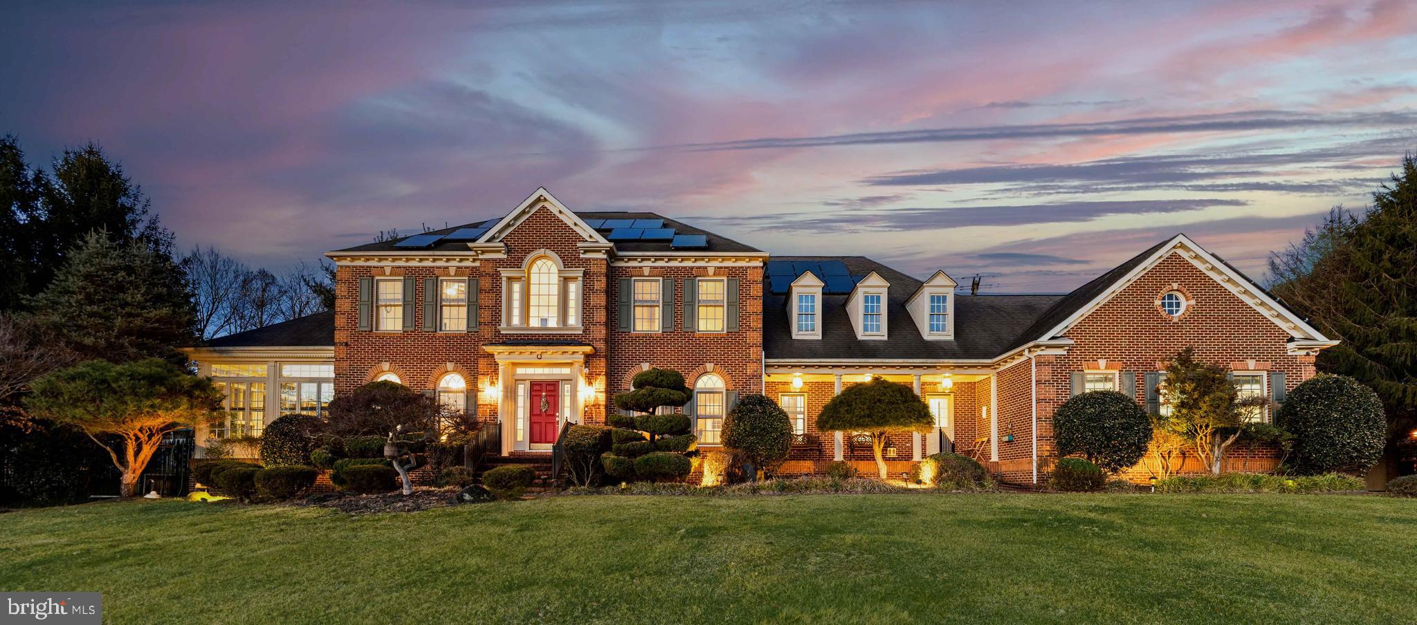 HAYFIELDS MANOR - Residential