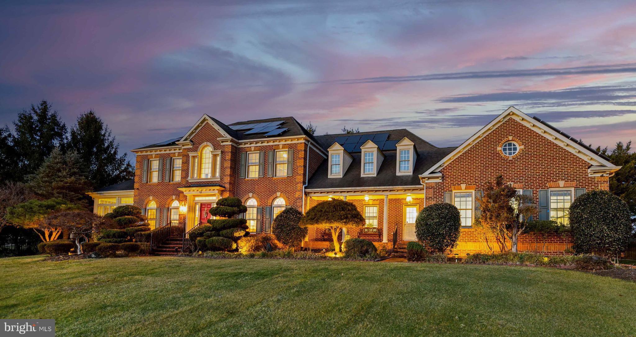 HAYFIELDS MANOR - Residential