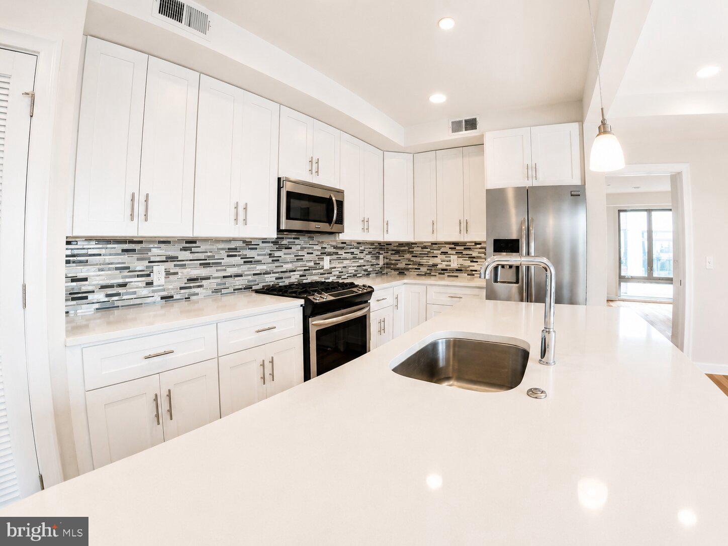 233 POPLAR STREET 9